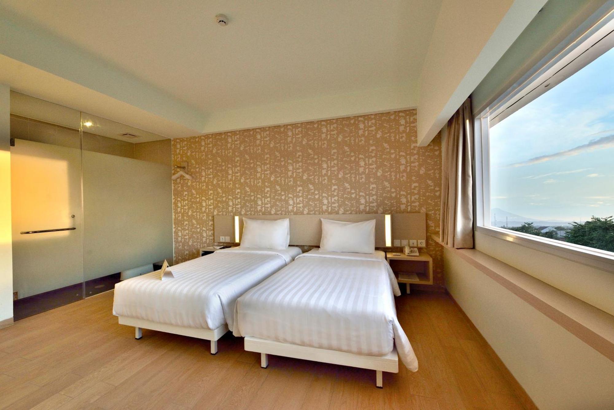 Whiz Prime Hotel Sudirman Cilacap Zewnętrze zdjęcie